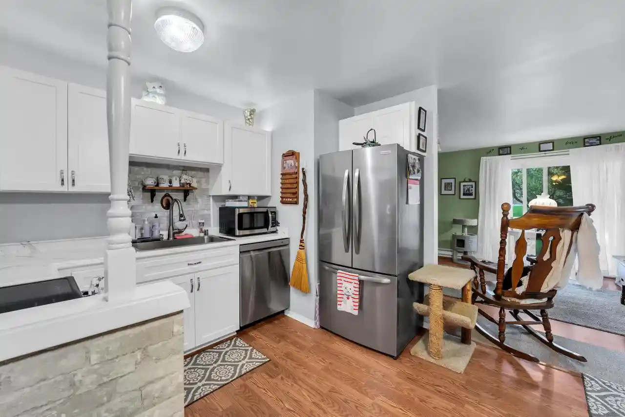 Listing Photo 5 - Condo for sale in building located at 4904 Scotts Wy, Caledonia, WI 53402 - Unit #101