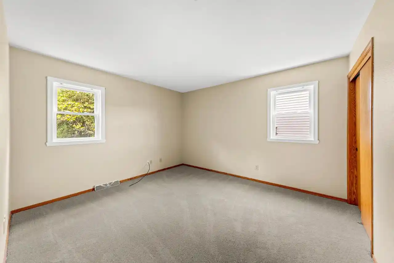 Photo 4 of Single family home for sale at 1644 Sherman Ave, South Milwaukee, WI 53172 | MLS# 1981110 | Listing updated on 2026-09-18