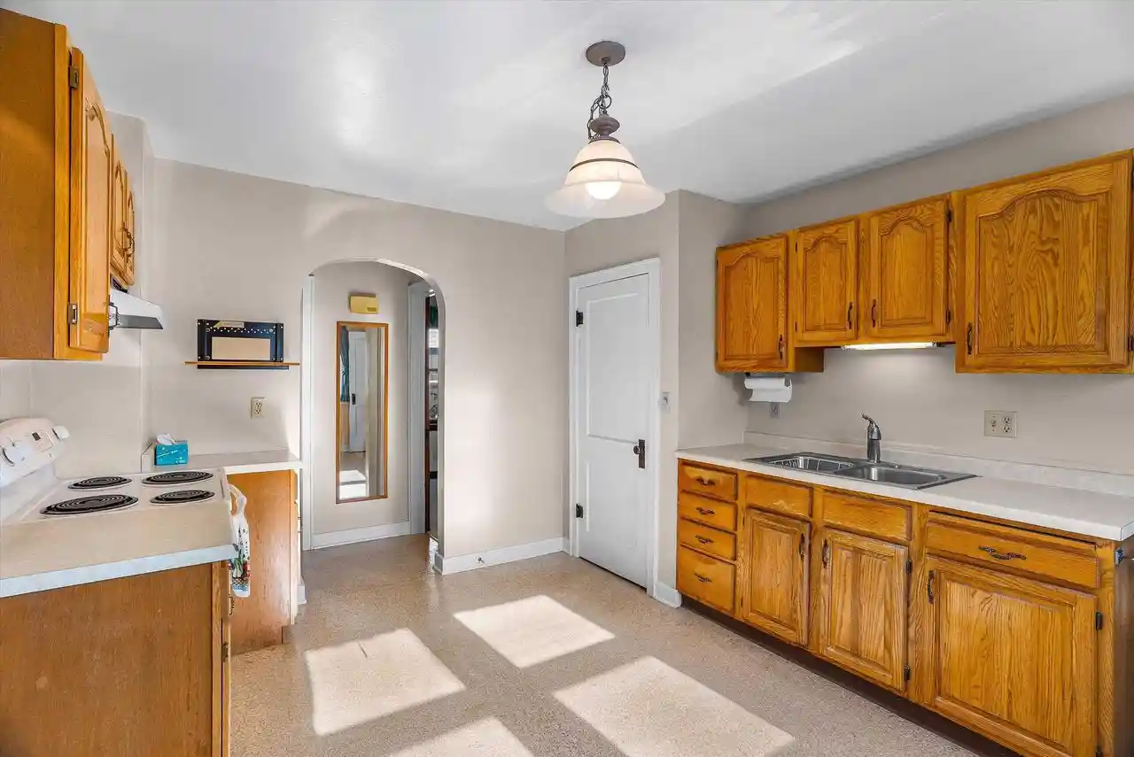 Photo 2 of Single family home for sale at 109 W Doege St, Marshfield, WI 54449 | MLS# 22604632 | Listing updated on 2026-09-18