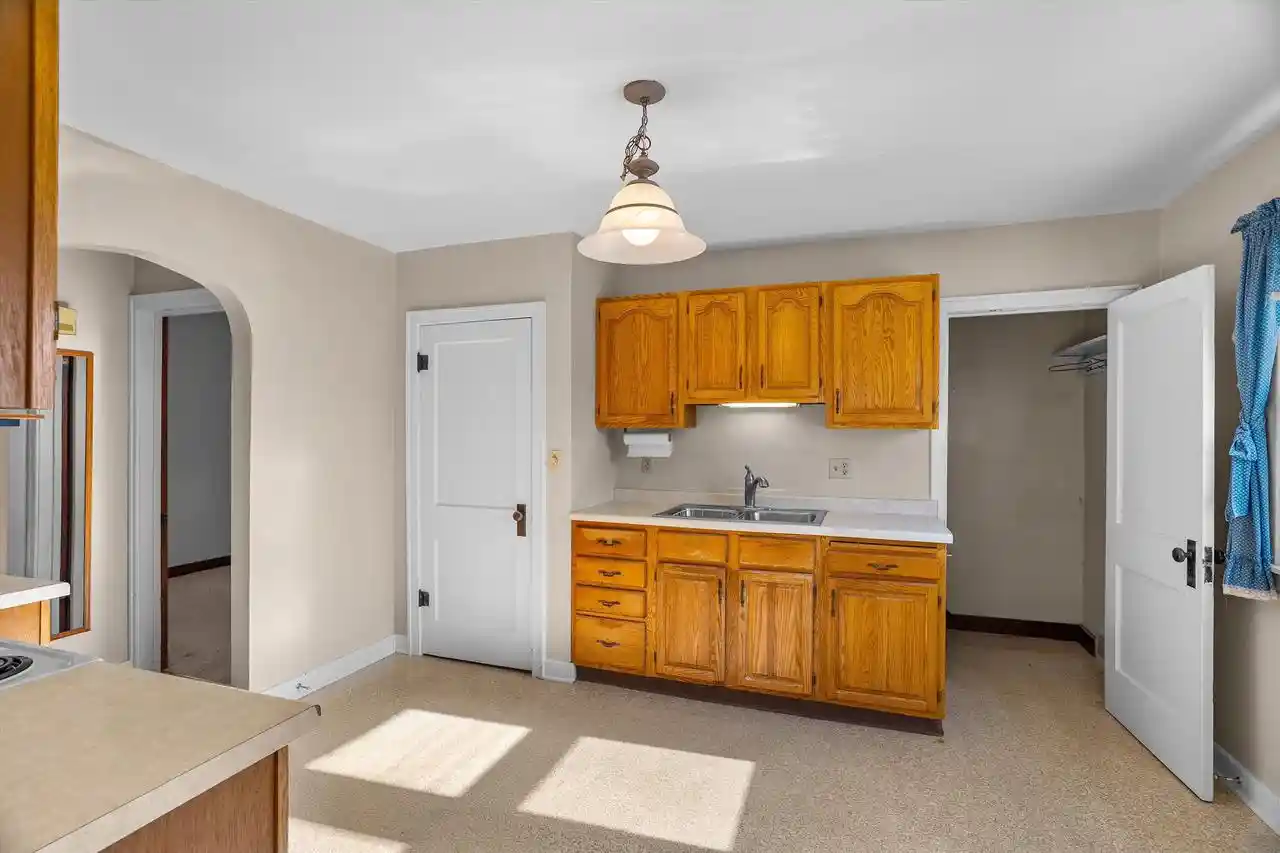 Photo 3 of Single family home for sale at 109 W Doege St, Marshfield, WI 54449 | MLS# 22604632 | Listing updated on 2026-09-18