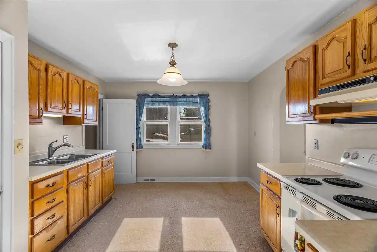 Photo 4 of Single family home for sale at 109 W Doege St, Marshfield, WI 54449 | MLS# 22604632 | Listing updated on 2026-09-18