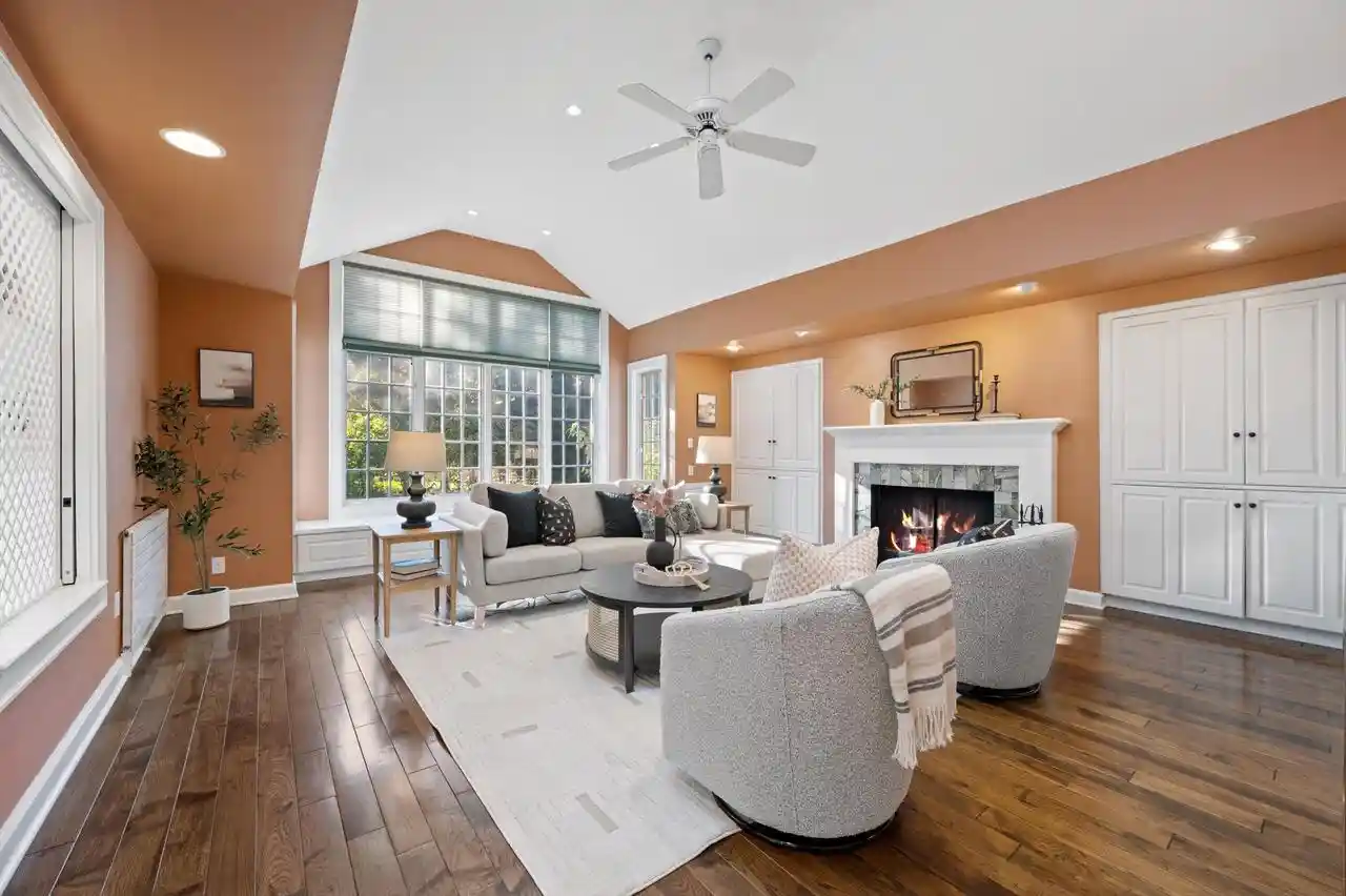 Photo 4 of Single family home for sale at 9373 N Lake Dr, Milwaukee, WI 53217 | MLS# 1981114 | Listing updated on 2026-10-07