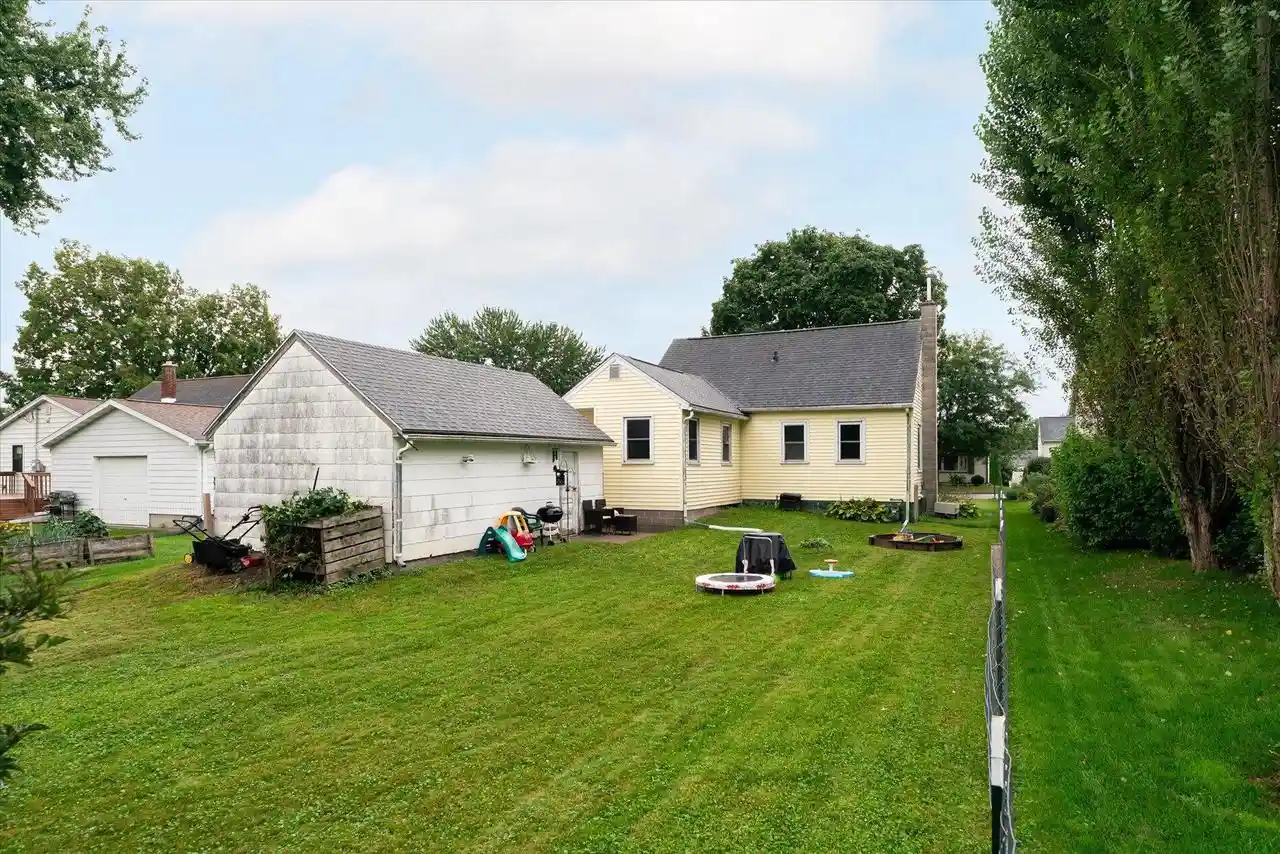 Photo 3 of Single family home for sale at 526 2nd Street N St, La Crescent, MN 55947 | MLS# 1981124 | Listing updated on 2026-09-25