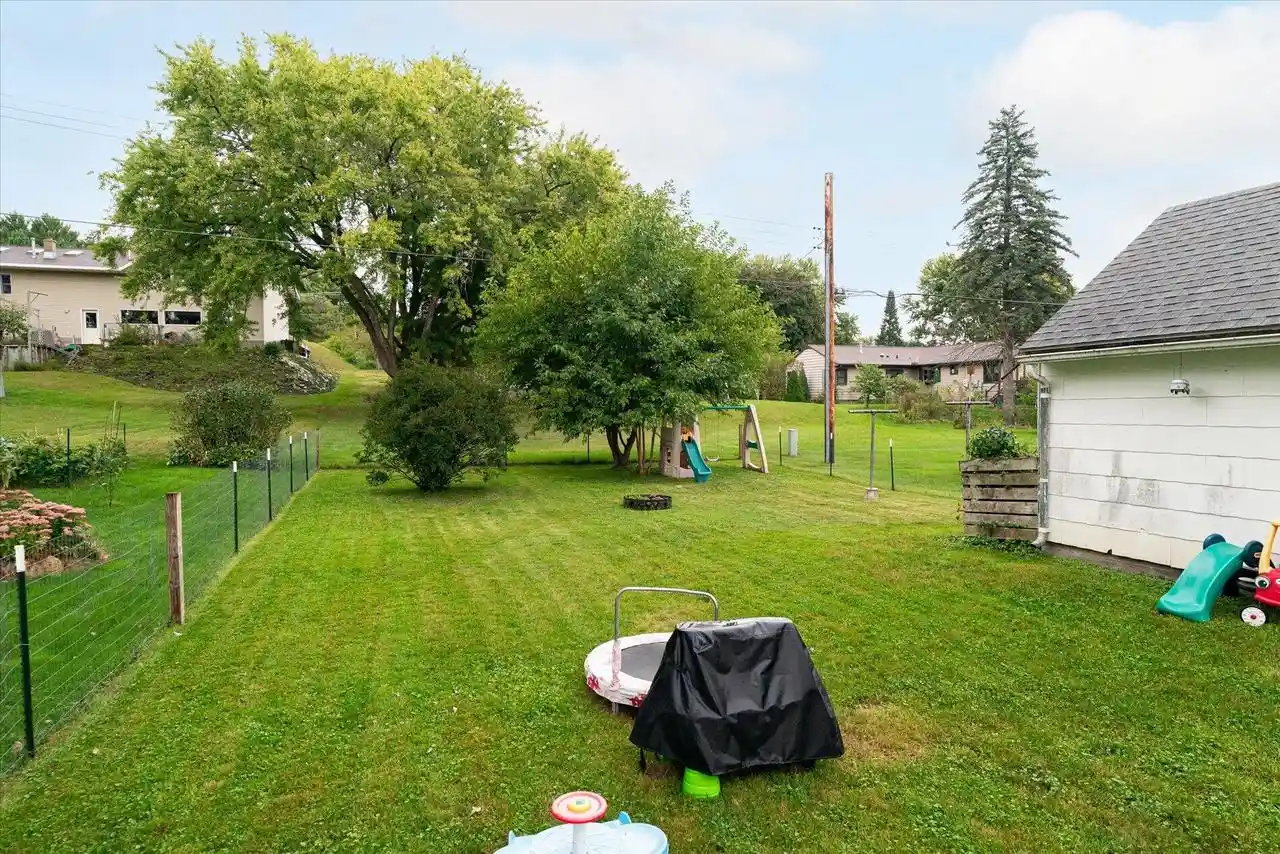 Photo 4 of Single family home for sale at 526 2nd Street N St, La Crescent, MN 55947 | MLS# 1981124 | Listing updated on 2026-09-25