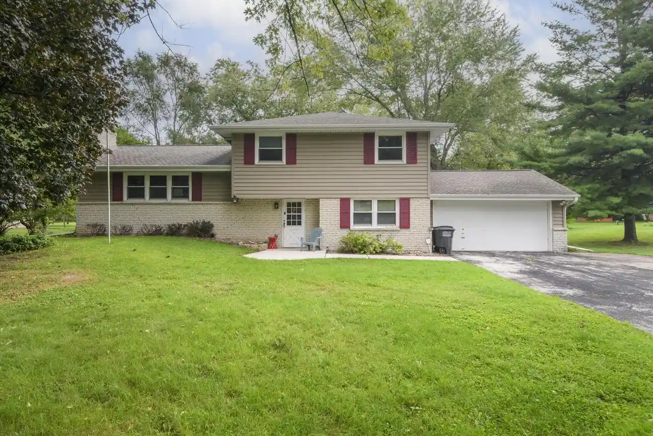 Photo 1 of Single family home for sale at W276n1606 Spring Crk Dr, Pewaukee, WI 53072 | MLS# 1981136 | Listing updated on 2026-09-25