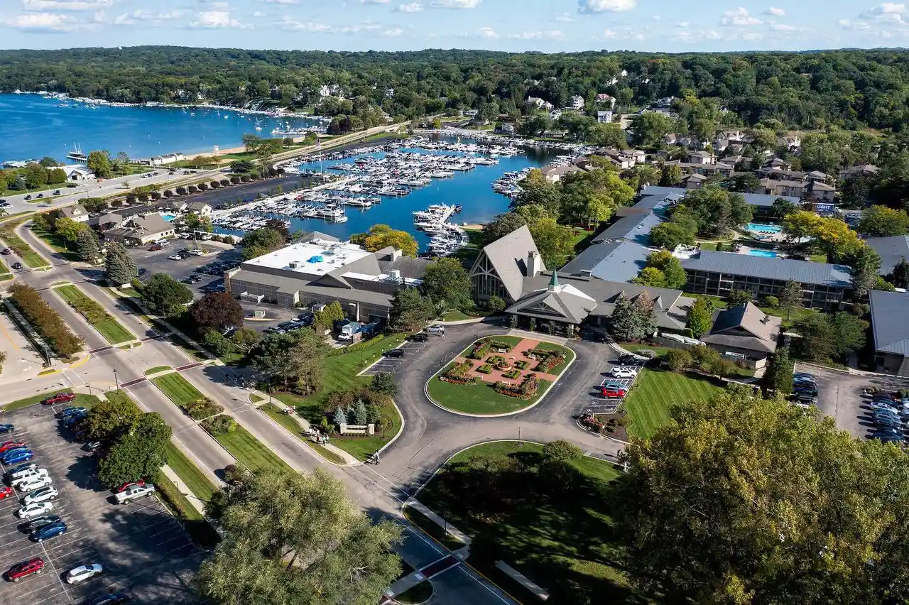 Photo 3 of Condo for sale at 271 Fontana Blvd #921, Fontana, WI 53125 | MLS# 1981135 | Listing updated on 2026-09-24