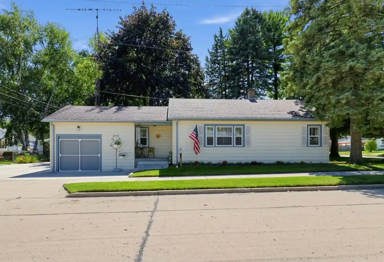 Photo 1 of Single family home for sale at 2515 Dombrowski Blvd, Racine, WI 53405 | MLS# 1981141 | Listing updated on 2026-09-17