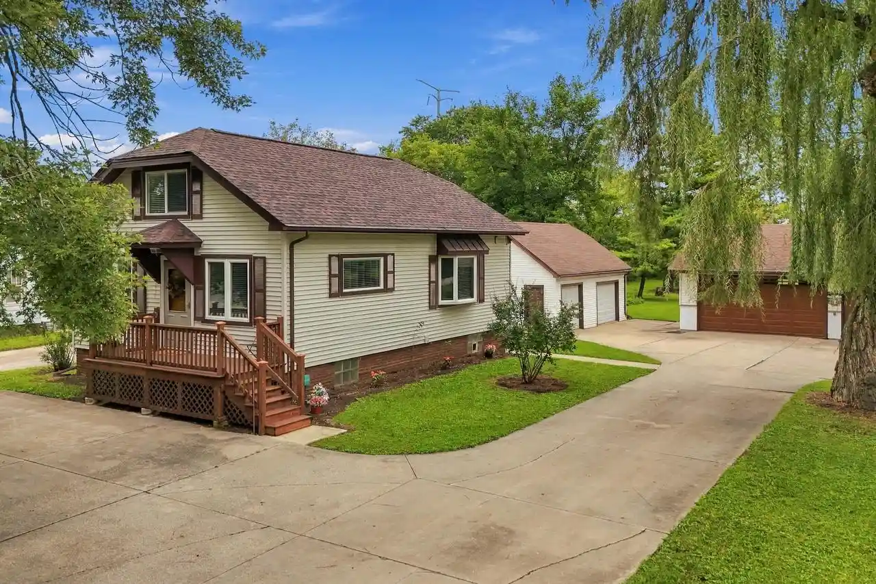 Photo 1 of Single family home for sale at 1407 Willow Rd, Mount Pleasant, WI 53177 | MLS# 1981155 | Listing updated on 2026-09-18