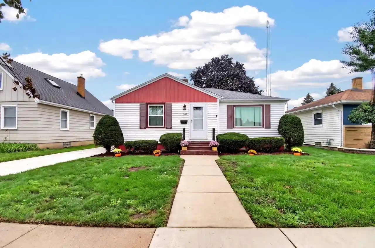 Photo 1 of Single family home for sale at 7807 35th Avenue, Kenosha, WI 53142 | MLS# 1981170 | Listing updated on 2026-09-18