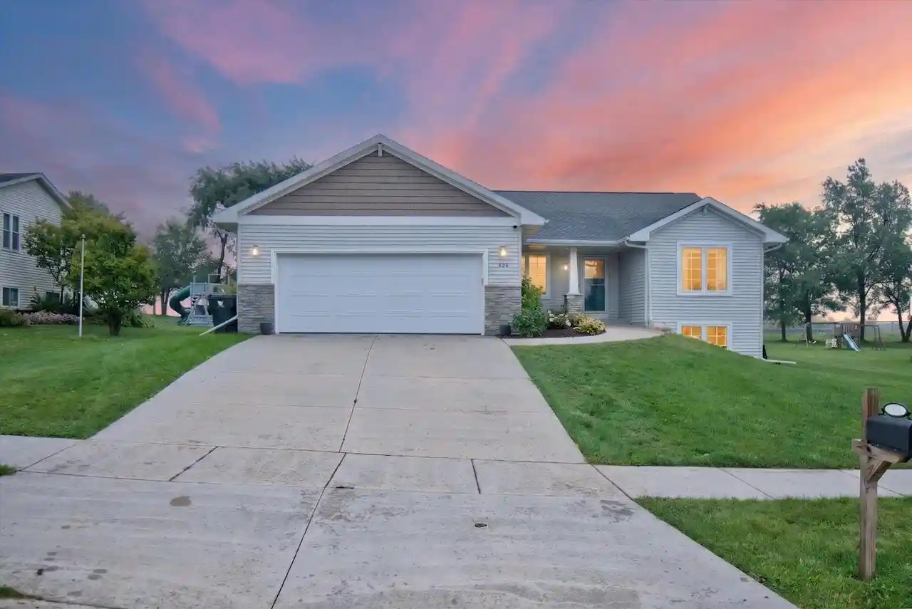 Photo 1 of Single family home for sale at 525 East St, Clinton, WI 53525 | MLS# 2032962 | Listing updated on 2026-09-18