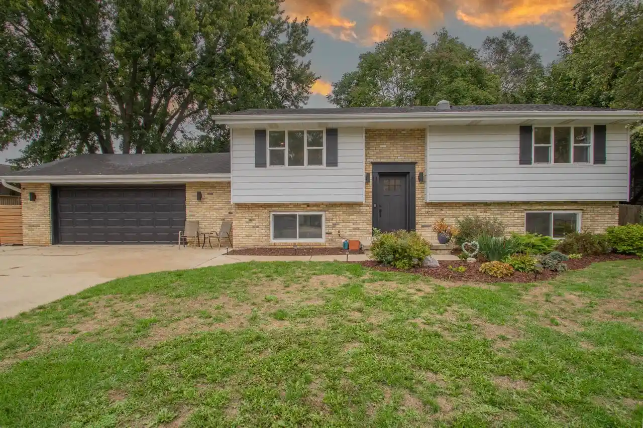 Photo 1 of Sale Pending at 513 Mary Knoll Ln, Watertown, WI 53098 | MLS# 1981197 | Listing updated on 2026-09-23