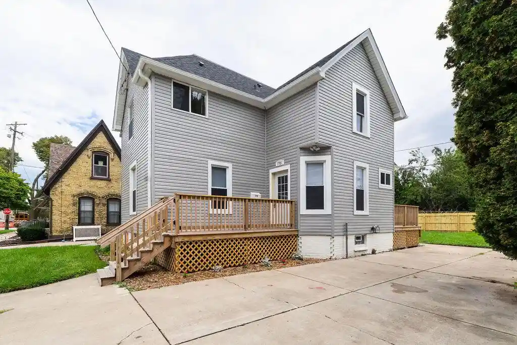 Photo 1 of Single family home for sale at 1721 Saint Clair St, Racine, WI 53402 | MLS# 1981201 | Listing updated on 2026-09-21