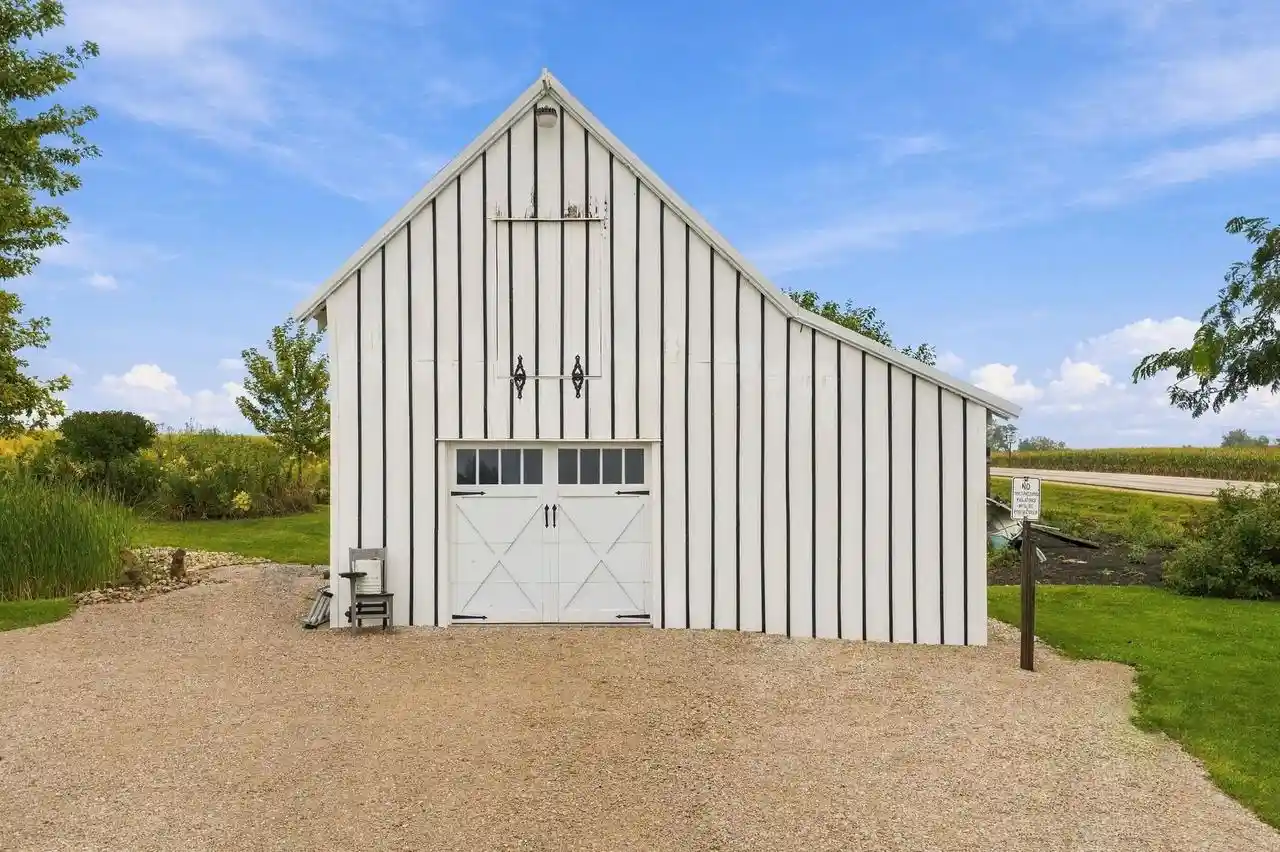 Photo 2 of Single family home for sale at 3010 County Rd U, Shullsburg, WI 53586 | MLS# 2032969 | Listing updated on 2026-10-07