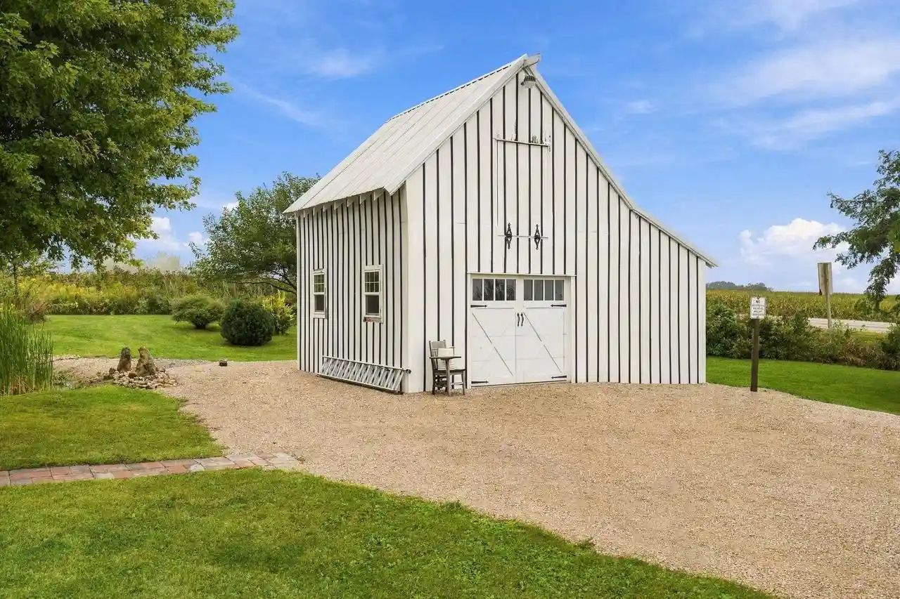 Photo 3 of Single family home for sale at 3010 County Rd U, Shullsburg, WI 53586 | MLS# 2032969 | Listing updated on 2026-10-07