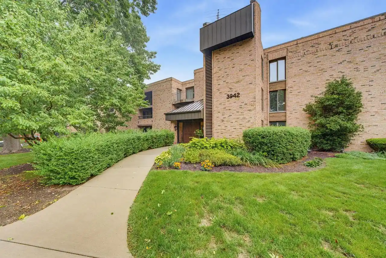 Condo for sale at 3942 N Oakland Ave #135, Milwaukee, WI 53211 | MLS# 1981206