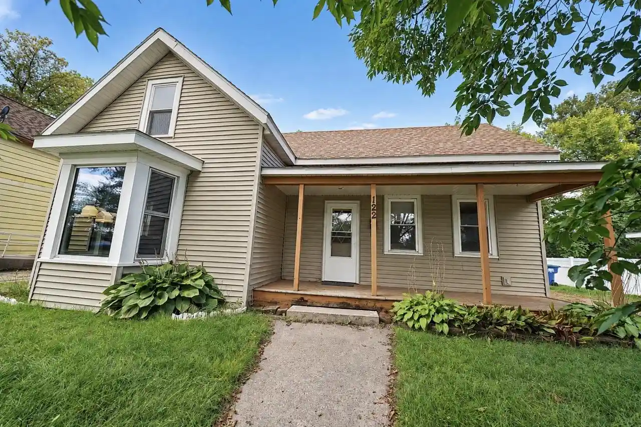 Photo 1 of Single family home for sale at 122 River St, Wausau, WI 54401 | MLS# 22604638 | Listing updated on 2026-09-18