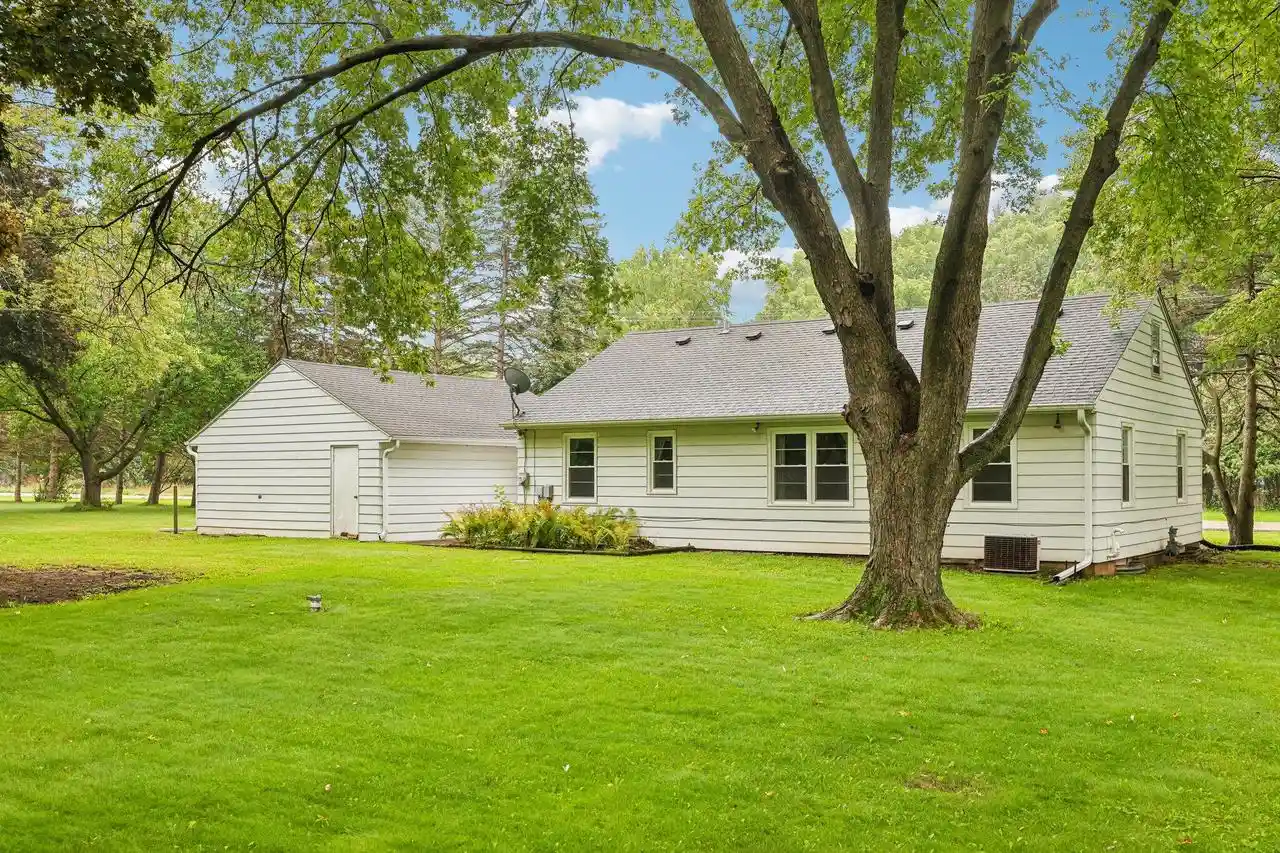 Single family home for sale at N68w29376 Hartling Rd, Hartland, WI 53029 | MLS# 1981215