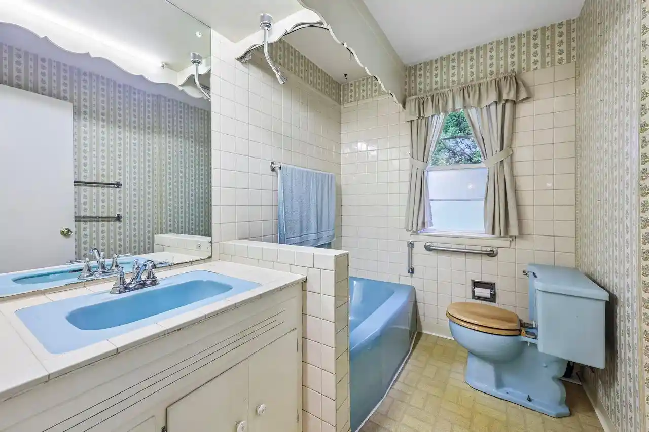 Photo 3 of Single family home for sale at N68w29376 Hartling Rd, Hartland, WI 53029 | MLS# 1981215 | Listing updated on 2026-09-21