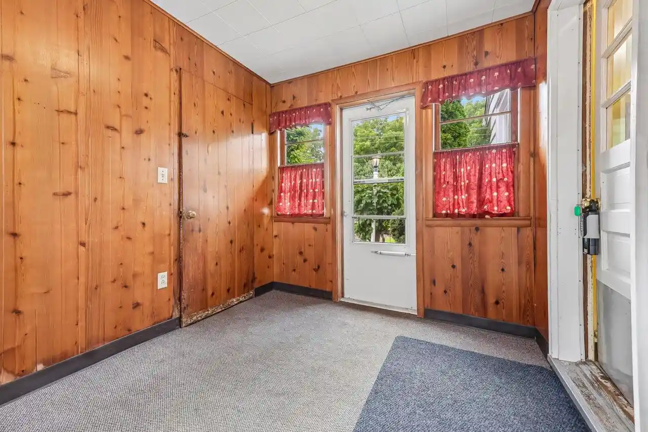 Photo 4 of Single family home for sale at N68w29376 Hartling Rd, Hartland, WI 53029 | MLS# 1981215 | Listing updated on 2026-09-21