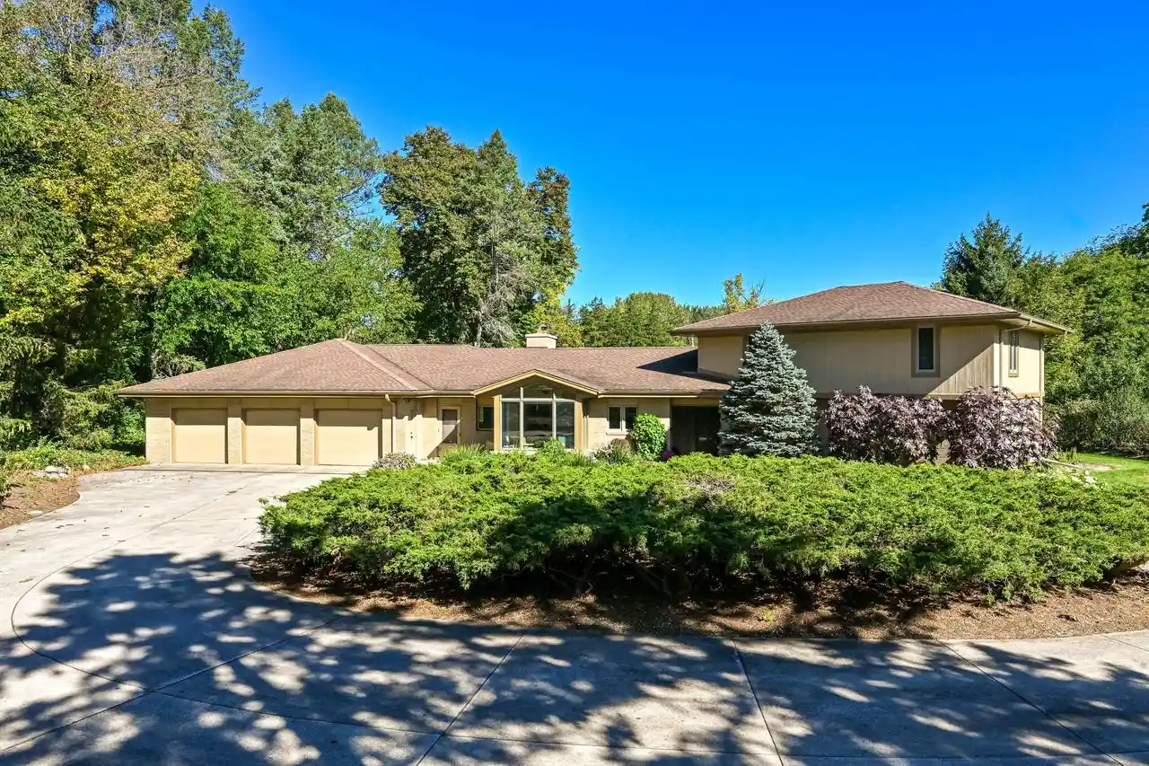 Photo 1 of Single family home for sale at 1956 W Windsor Cir, Glendale, WI 53209 | MLS# 1981225 | Listing updated on 2026-10-04