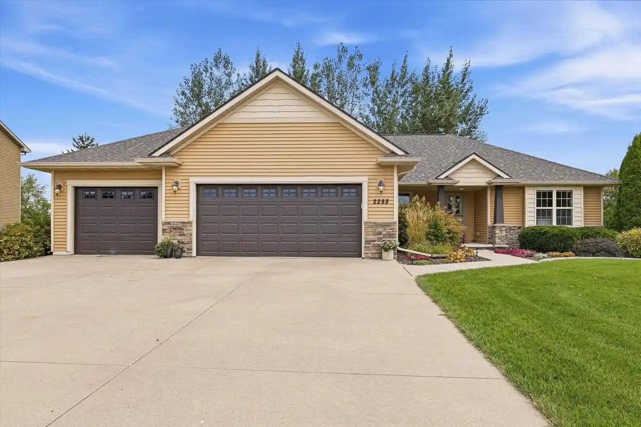 Photo 1 of Single family home for sale at N2288 Hillandale Dr, Greenville, WI 54942 | MLS# 50332898 | Listing updated on 2026-09-22