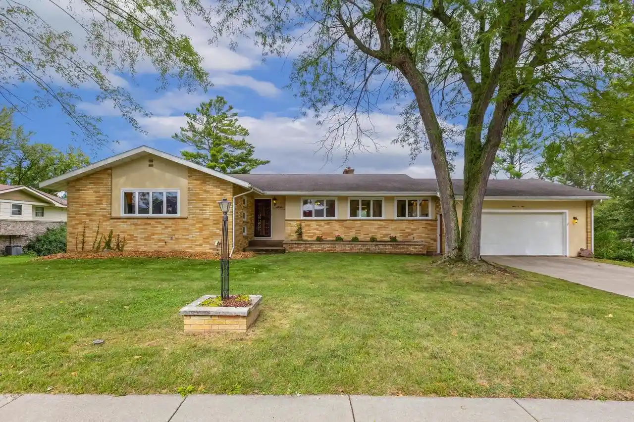 Photo 1 of Single family home for sale at 405 Elmberta St, Mauston, WI 53948 | MLS# 2032978 | Listing updated on 2026-09-21