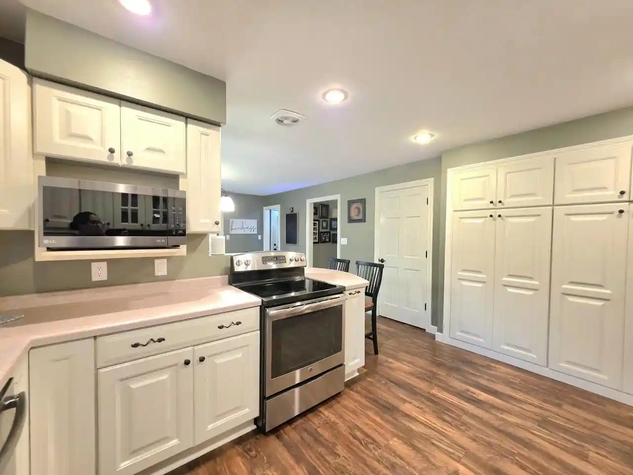 Photo 3 of Single family home for sale at 566 Riford Rd, Neenah, WI 54956 | MLS# 1981231 | Listing updated on 2026-09-18