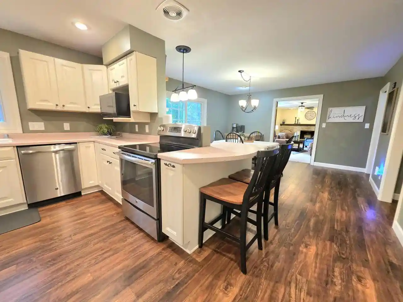 Photo 4 of Single family home for sale at 566 Riford Rd, Neenah, WI 54956 | MLS# 1981231 | Listing updated on 2026-09-18