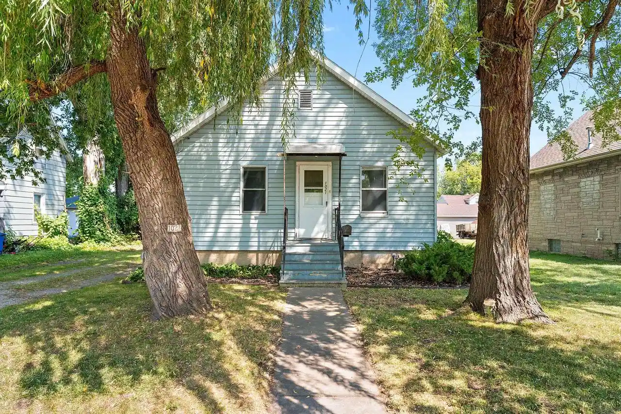 Photo 1 of Single family home for sale at 1021 Klaus St, Green Bay, WI 54302 | MLS# 50332903 | Listing updated on 2026-09-18