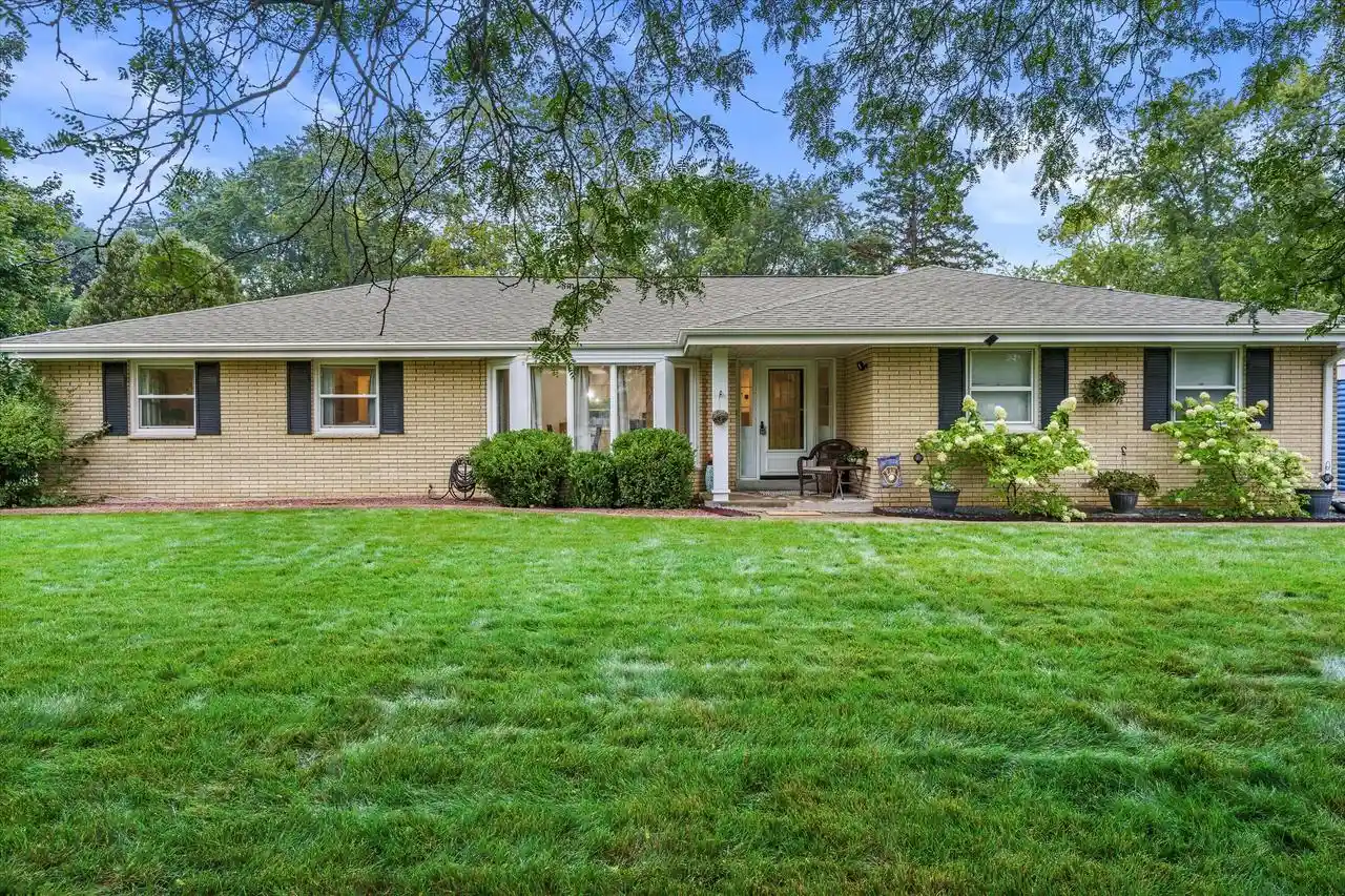 Photo 1 of Single family home for sale at 4800 Sussex Ln, Greendale, WI 53129 | MLS# 1981238 | Listing updated on 2026-09-25