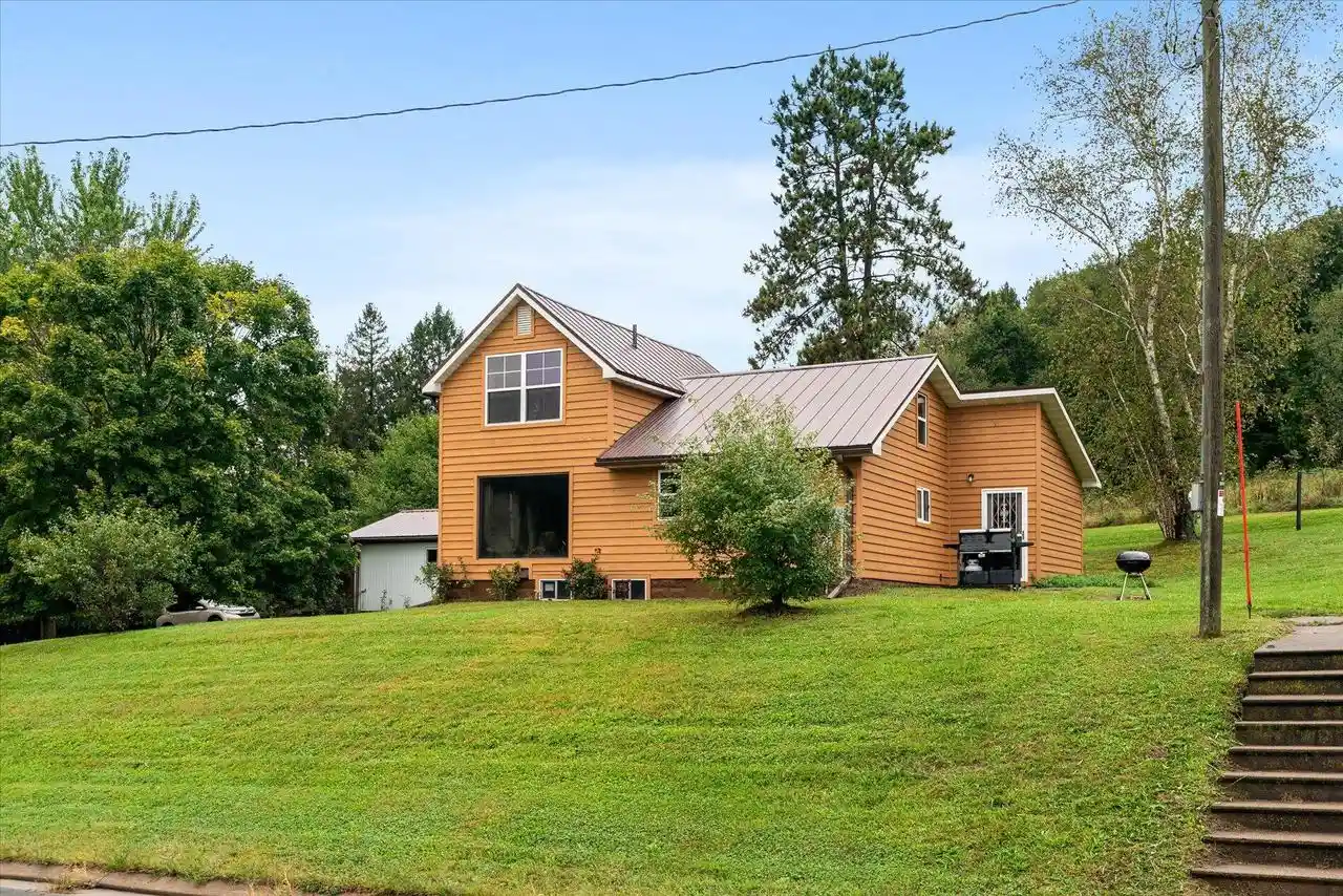 Photo 3 of Single family home for sale at E9906 Street Hwy 82, Viroqua, WI 54665 | MLS# 1981248 | Listing updated on 2026-09-18