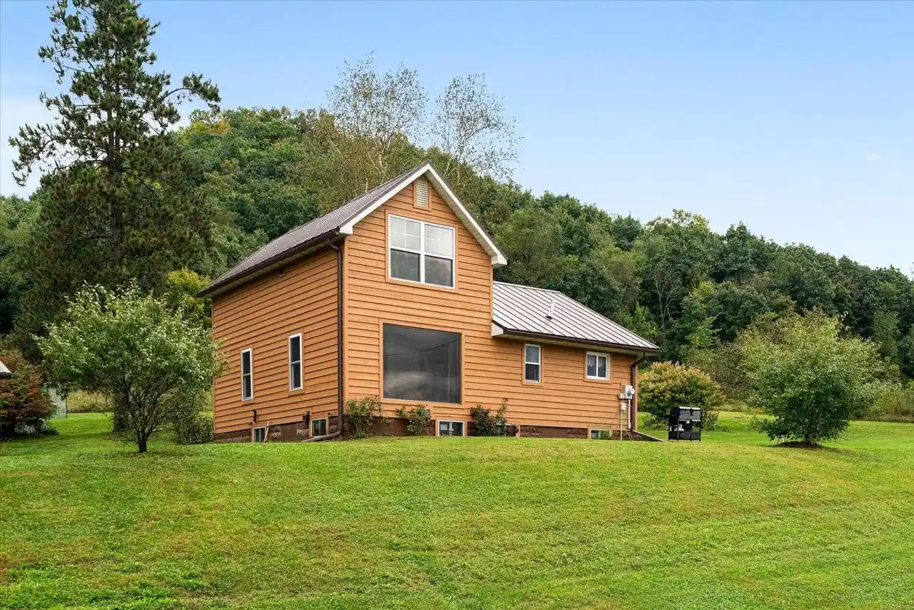 Photo 4 of Single family home for sale at E9906 Street Hwy 82, Viroqua, WI 54665 | MLS# 1981248 | Listing updated on 2026-09-18
