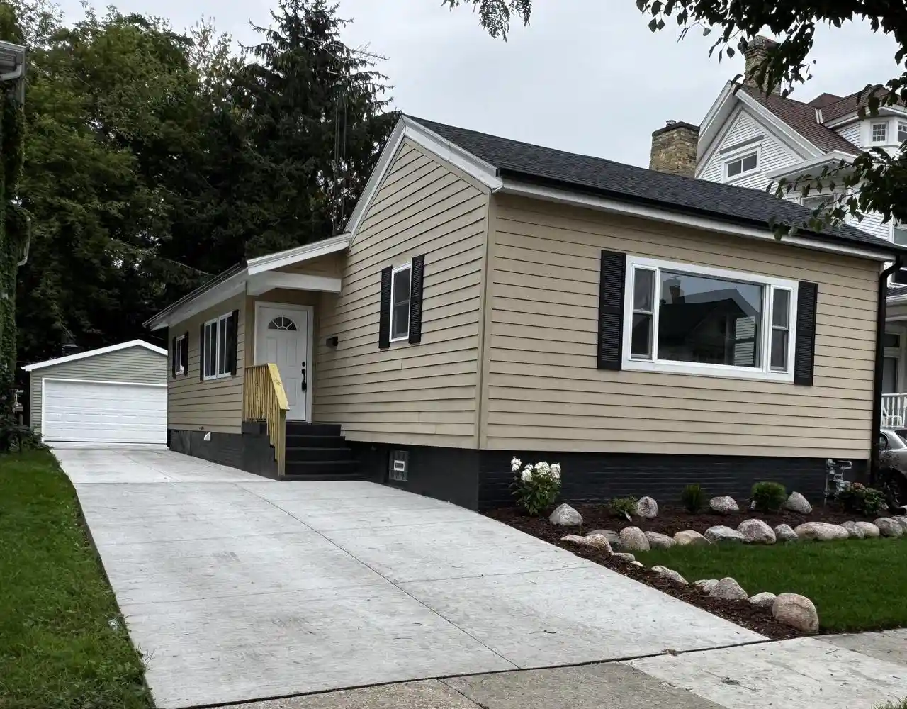 Photo 1 of Single family home for sale at 924 Wisconsin Ave, Racine, WI 53403 | MLS# 1981257 | Listing updated on 2026-09-20