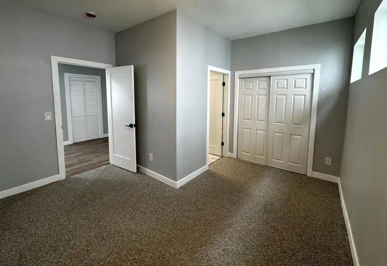 Photo 4 of Single family home for sale at 924 Wisconsin Ave, Racine, WI 53403 | MLS# 1981257 | Listing updated on 2026-09-20