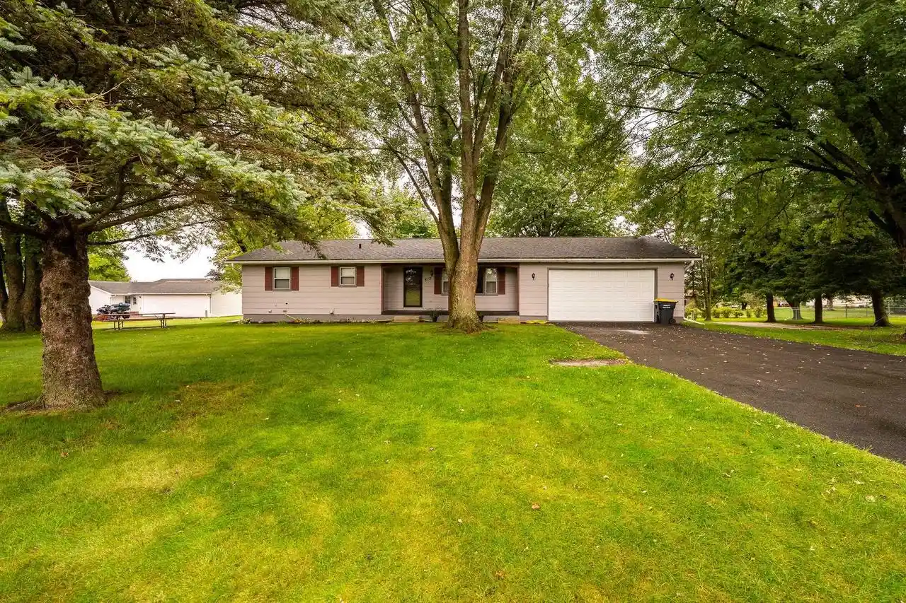 Photo 1 of Single family home for sale at 812 Eggleson St, Tomah, WI 54660 | MLS# 2032987 | Listing updated on 2026-09-22