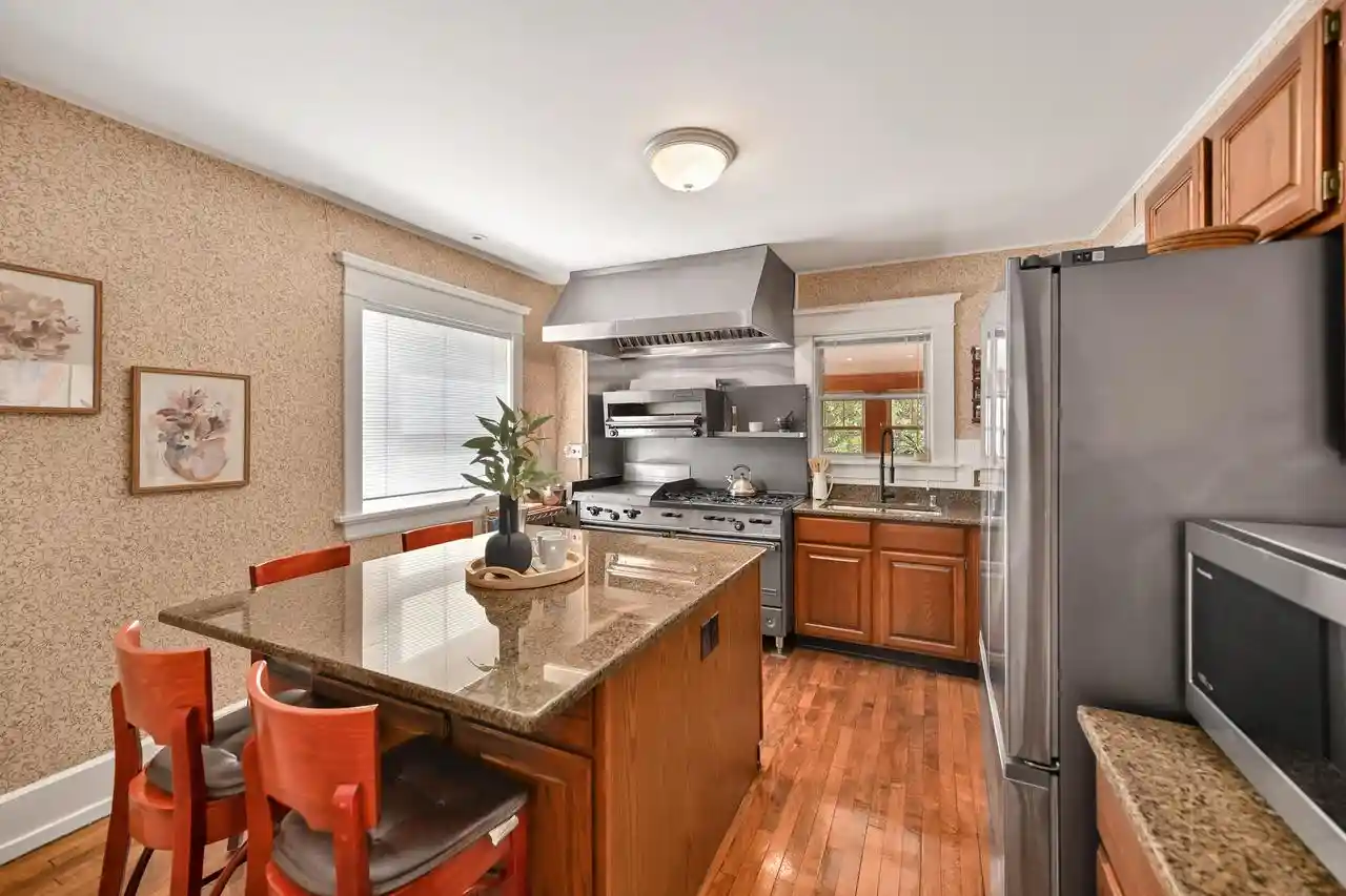 Photo 4 of Single family home for sale at 1569 N Warren Ave, Milwaukee, WI 53202 | MLS# 1981271 | Listing updated on 2026-09-25