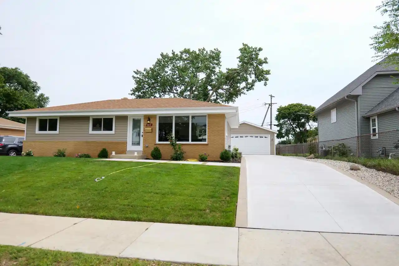 Photo 3 of Single family home for sale at 4621 39th Avenue, Kenosha, WI 53144 | MLS# 1981276 | Listing updated on 2026-09-18