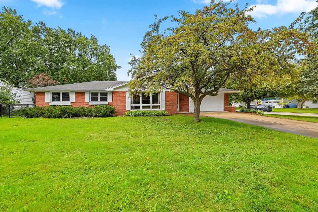 Photo 1 of Single family home for sale at 140 Helene Ct, Green Bay, WI 54301 | MLS# 50332928 | Listing updated on 2026-09-21
