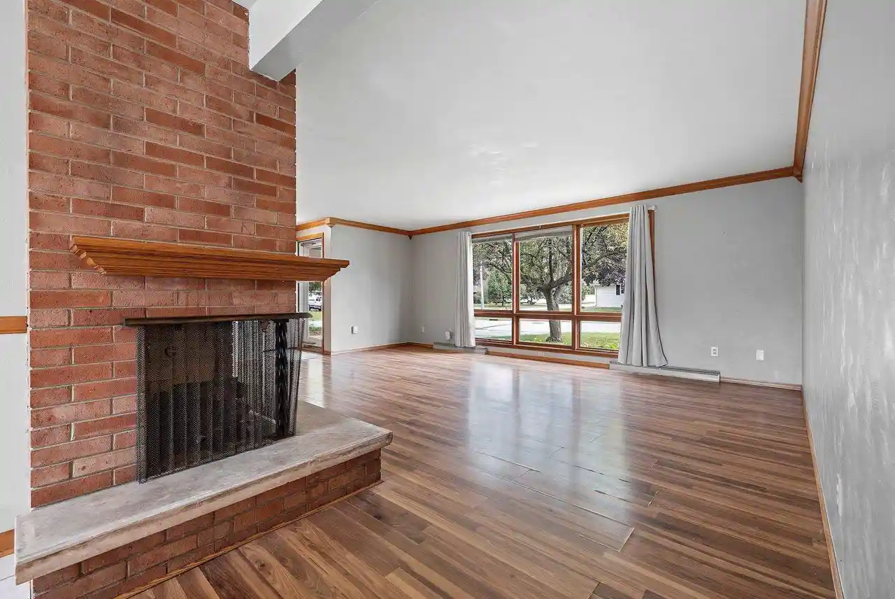 Photo 2 of Single family home for sale at 140 Helene Ct, Green Bay, WI 54301 | MLS# 50332928 | Listing updated on 2026-09-21