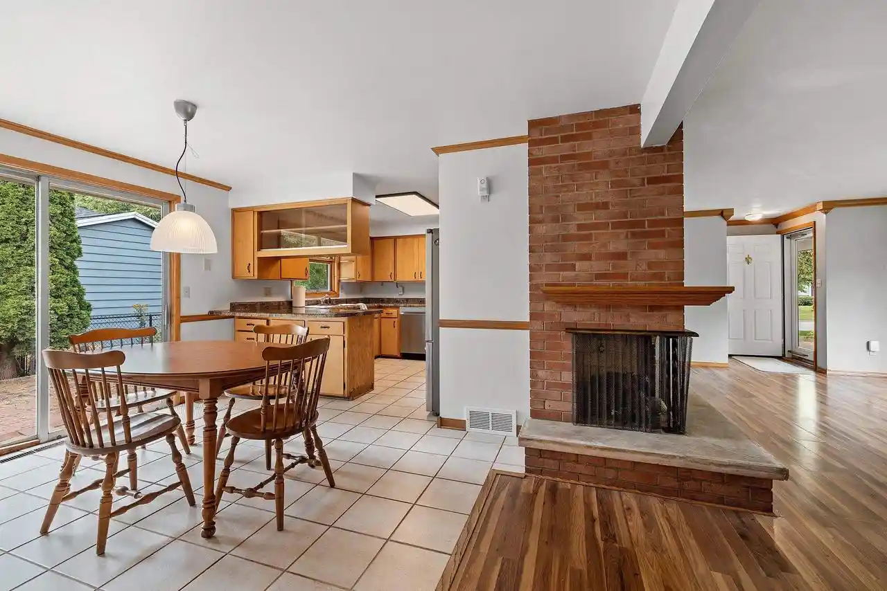 Photo 3 of Single family home for sale at 140 Helene Ct, Green Bay, WI 54301 | MLS# 50332928 | Listing updated on 2026-09-21