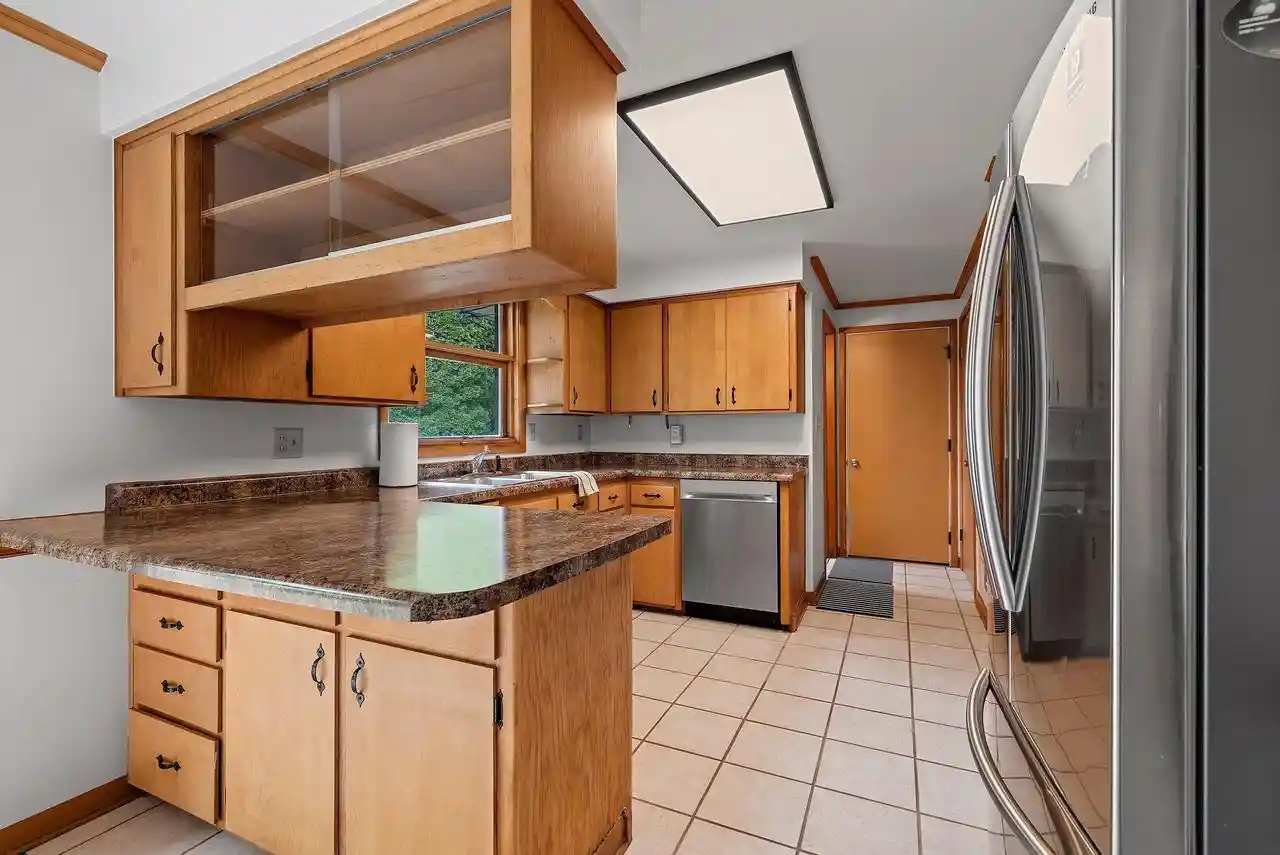 Photo 4 of Single family home for sale at 140 Helene Ct, Green Bay, WI 54301 | MLS# 50332928 | Listing updated on 2026-09-21