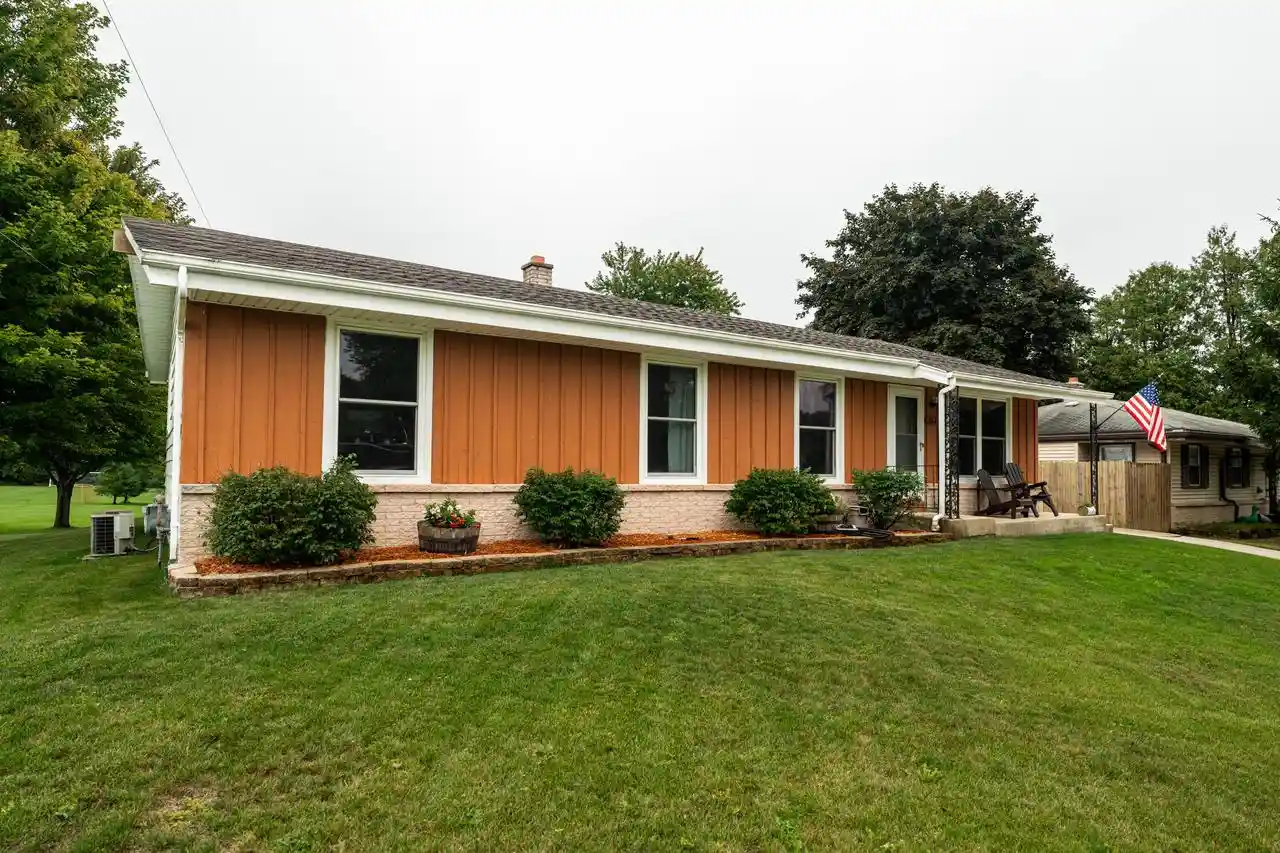Photo 1 of Single family home for sale at 1614 N Lakeview Ave, Port Washington, WI 53074 | MLS# 1981278 | Listing updated on 2026-09-28
