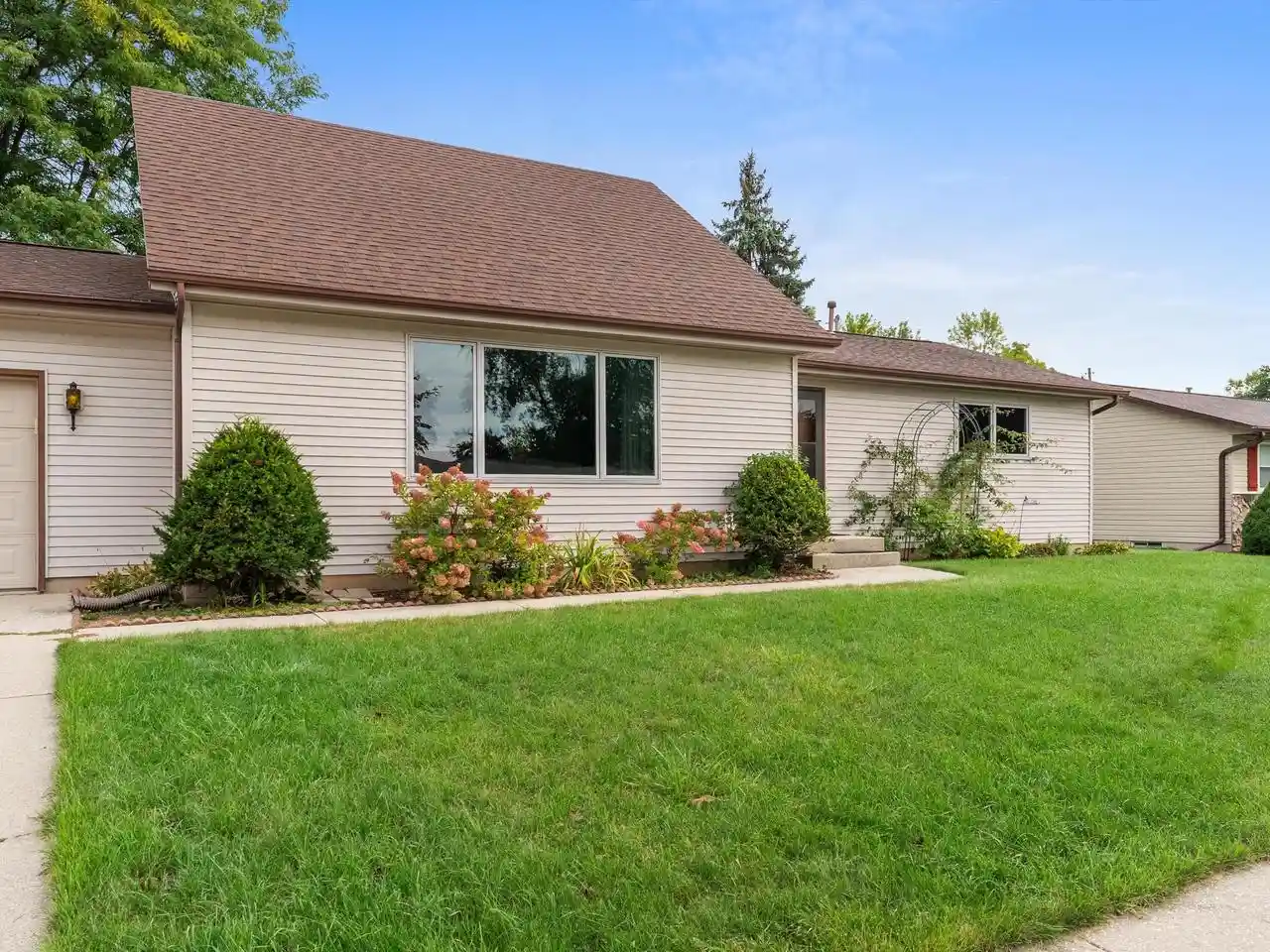 Photo 1 of Single family home for sale at 1378 Irving Cir, Manitowoc, WI 54220 | MLS# 1981275 | Listing updated on 2026-10-08