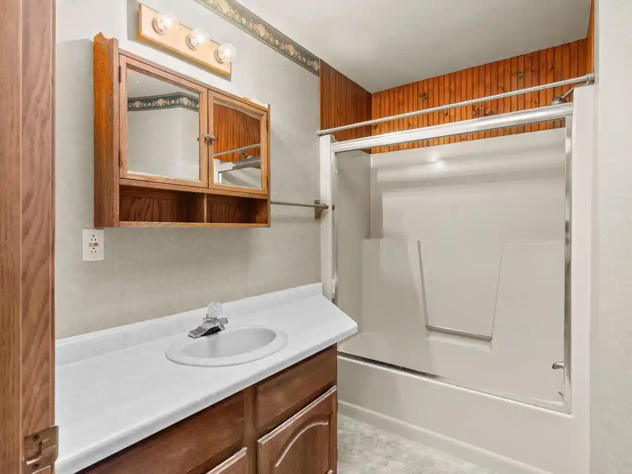 Photo 3 of Single family home for sale at 1378 Irving Cir, Manitowoc, WI 54220 | MLS# 1981275 | Listing updated on 2026-10-08