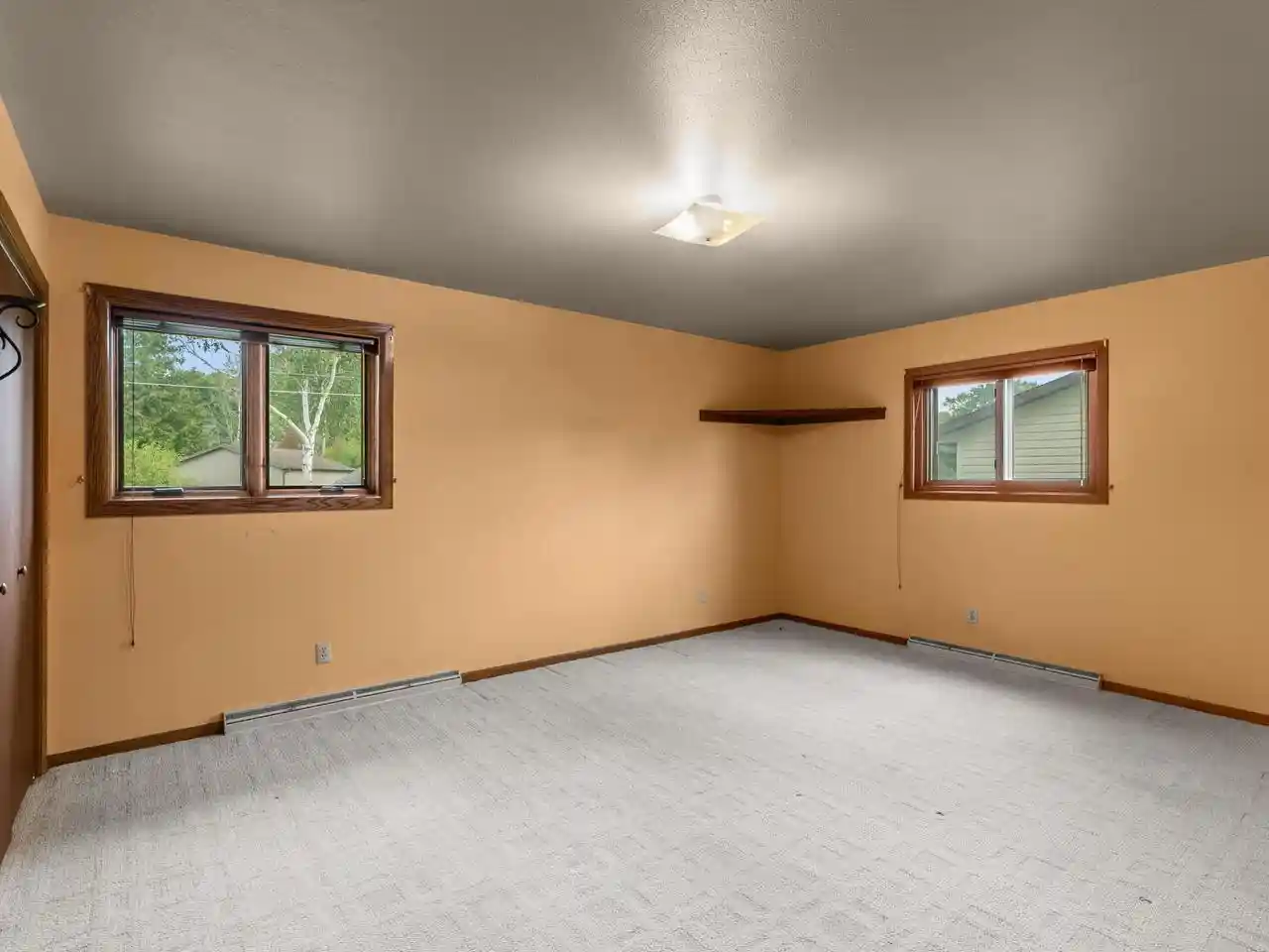 Photo 4 of Single family home for sale at 1378 Irving Cir, Manitowoc, WI 54220 | MLS# 1981275 | Listing updated on 2026-10-08