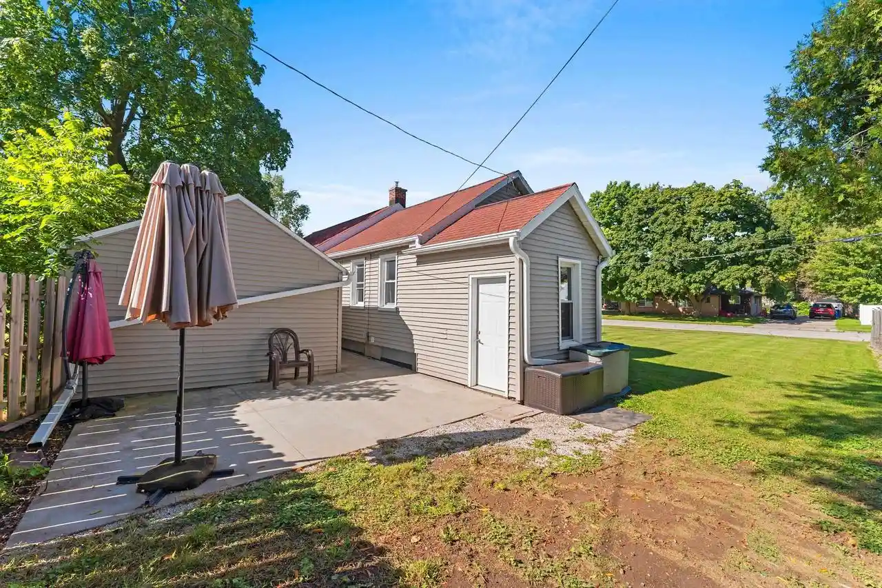 Photo 2 of Single family home for sale at 1571 Charles St, Green Bay, WI 54302 | MLS# 50332930 | Listing updated on 2026-09-21