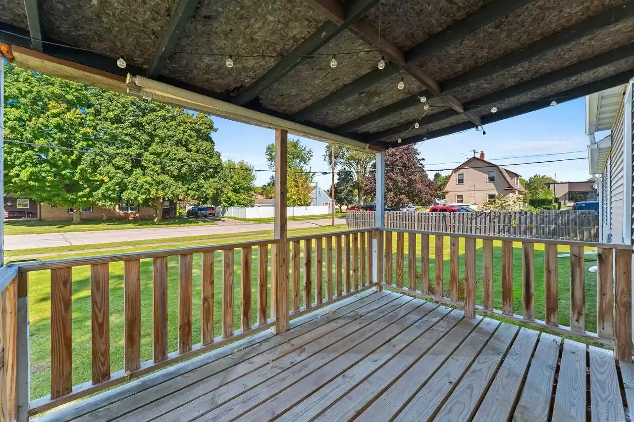 Photo 3 of Single family home for sale at 1571 Charles St, Green Bay, WI 54302 | MLS# 50332930 | Listing updated on 2026-09-21
