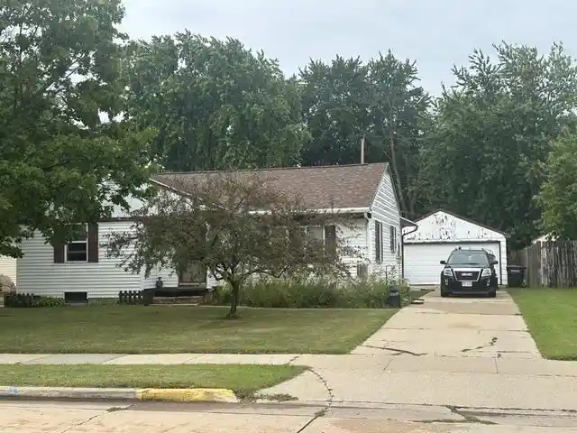 Photo 1 of Single family home for sale at 412 N Eagle St, Oshkosh, WI 54902 | MLS# 50332936 | Listing updated on 2026-09-18