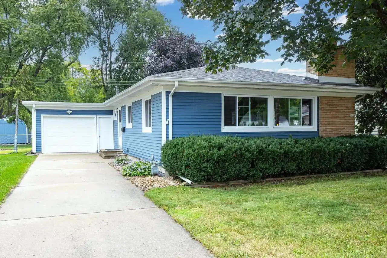Photo 1 of Single family home for sale at 1406 Hazel St, Oshkosh, WI 54901 | MLS# 50332923 | Listing updated on 2026-09-22