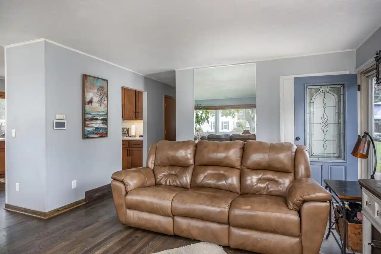 Photo 3 of Single family home for sale at 1406 Hazel St, Oshkosh, WI 54901 | MLS# 50332923 | Listing updated on 2026-09-22